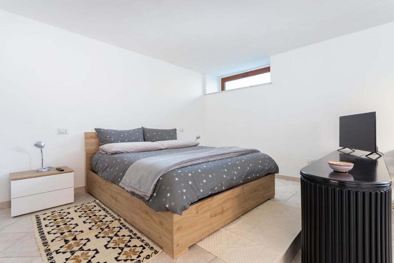 Spacious 3-Bedroom Apartment With Courtyard In Tempio Pausania - Perfect For Families Exterior foto